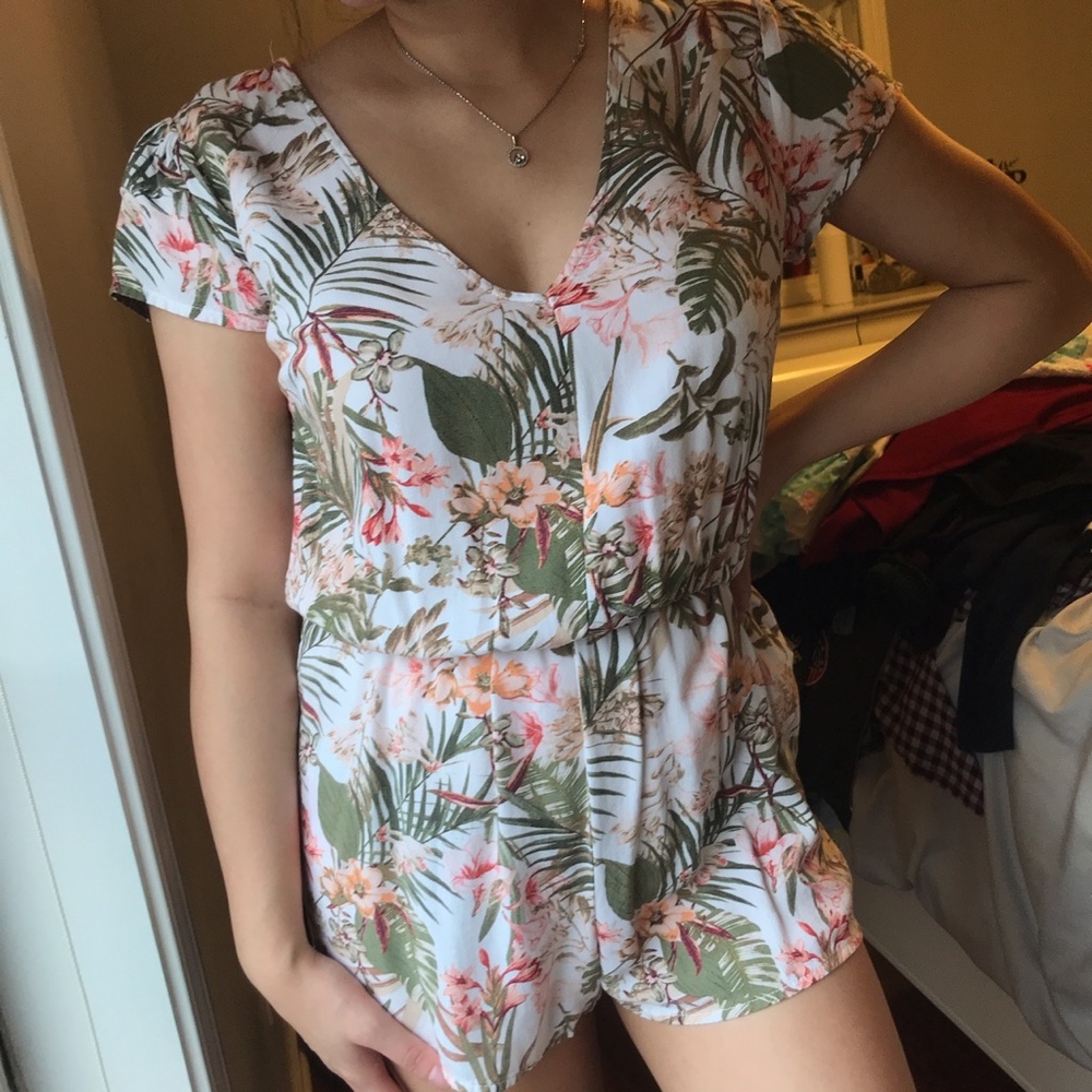 Forever 21 Floral romper (Size Small)